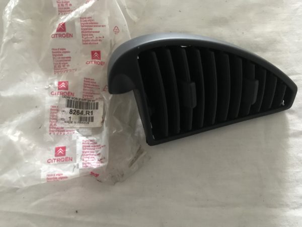 8264R1 Difusor ar central Citroen Saxo