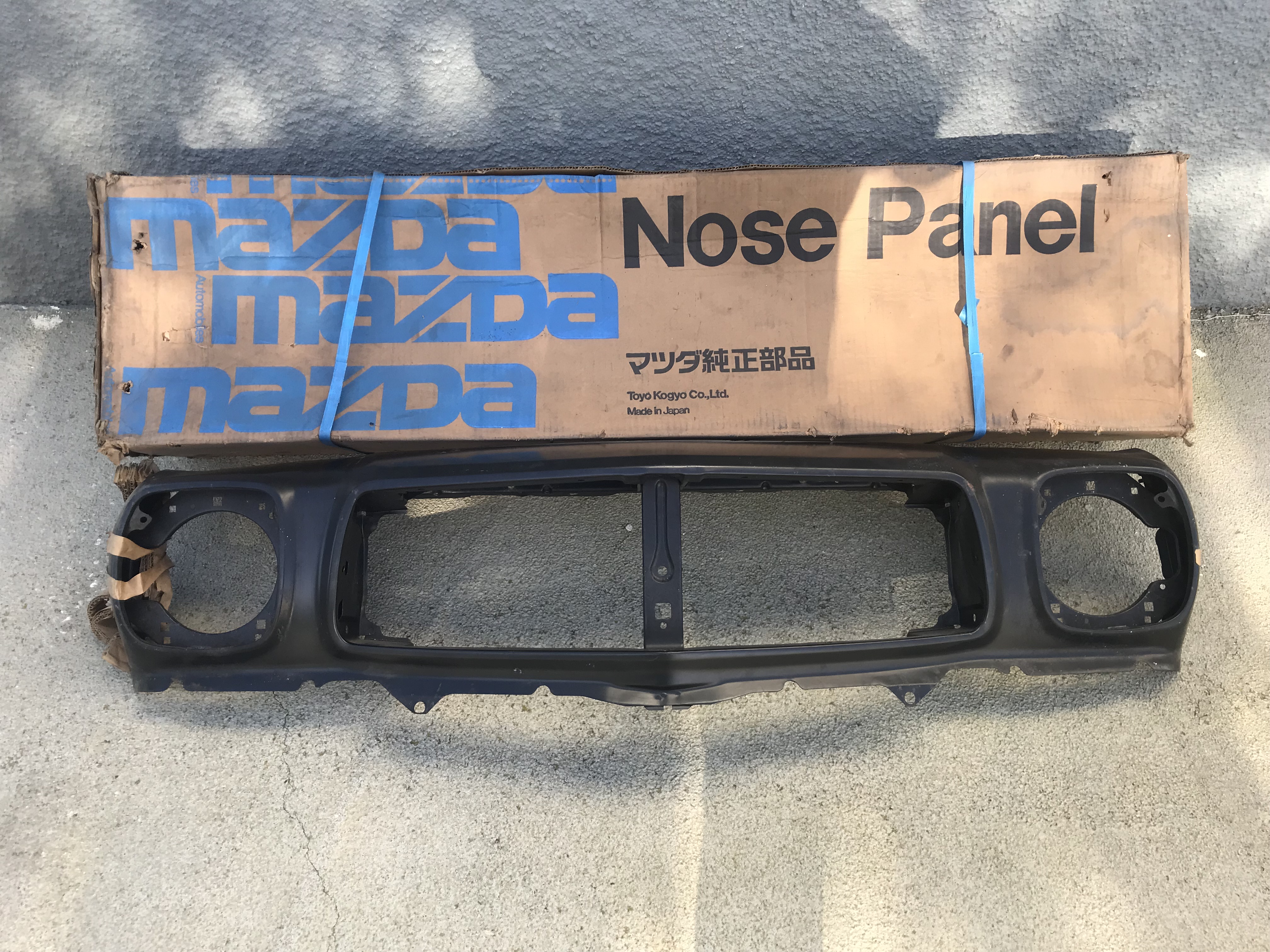 0866-74-200A Painel frente Mazda 818