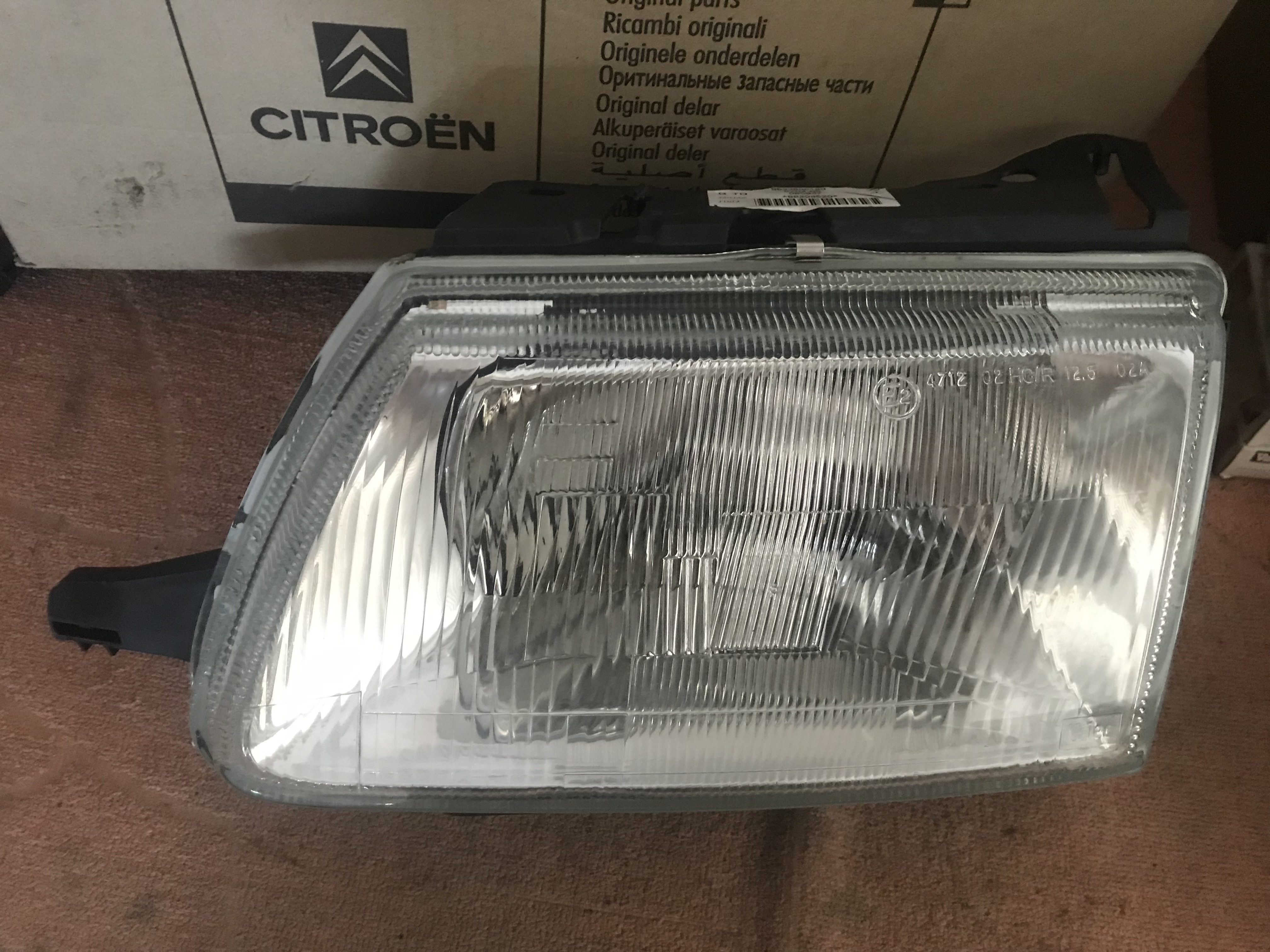 6204N5 Farol esquerdo Citroen Saxo