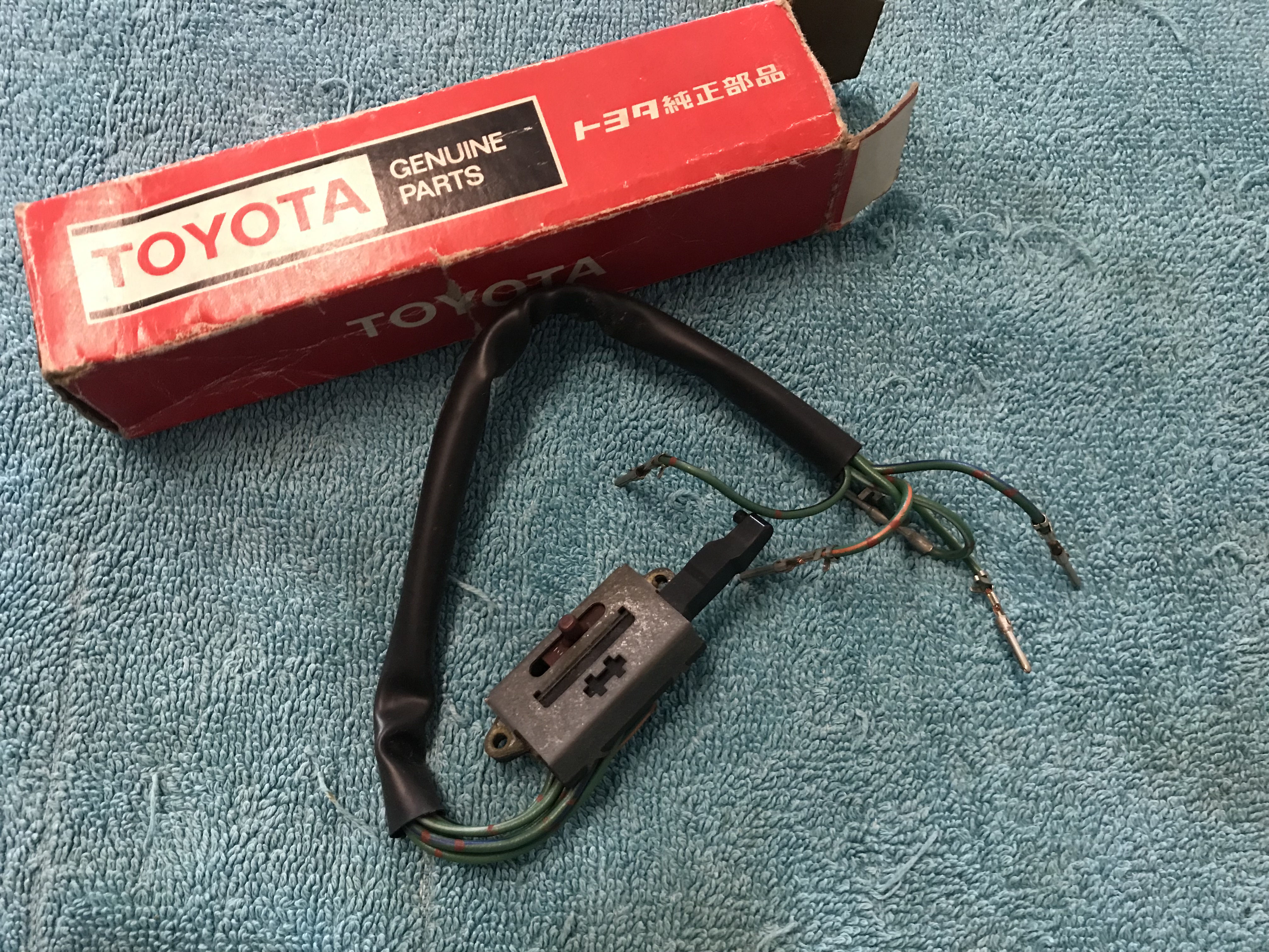 8433219235 Interruptor 4 piscas Toyota Corolla