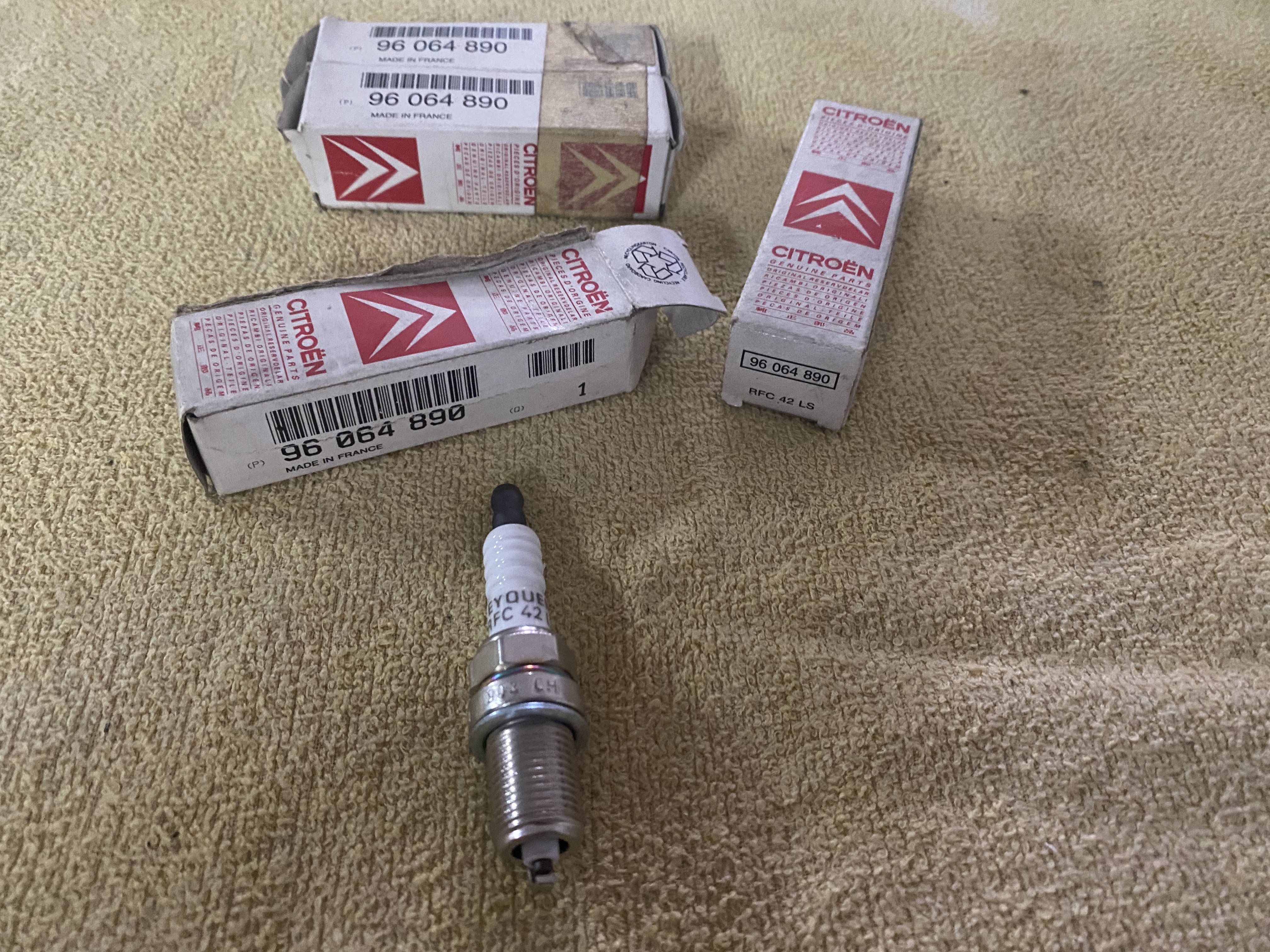 96064890 Vela ignição Citroen / Peugeot