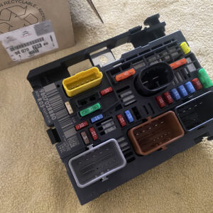 9807028880 Caixa fusíveis ( BSM ) Citroen Berlingo B9