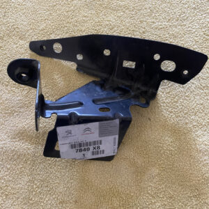 7840X8 Suporte guarda lamas Citroen DS3