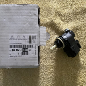 1607972880 Motor farol Citroen DS3