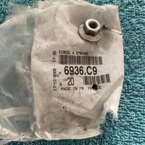 6936C9 Porca com suporte Citroen / Peugeot