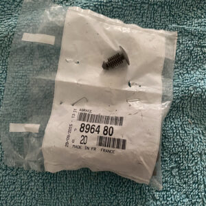 896480 Grampo forro lateral mala Citroen Xsara Picasso